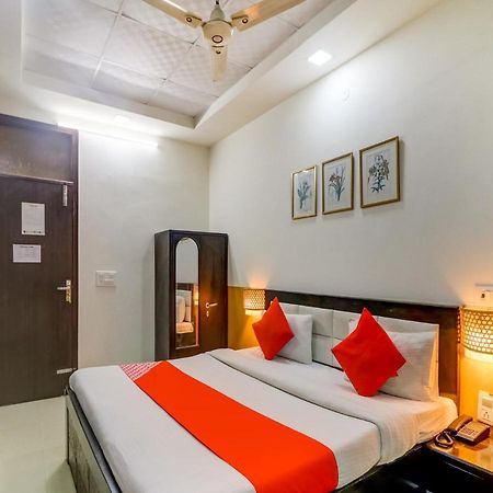 Oyo 74060 Taj Residency Hotel New Delhi Ngoại thất bức ảnh