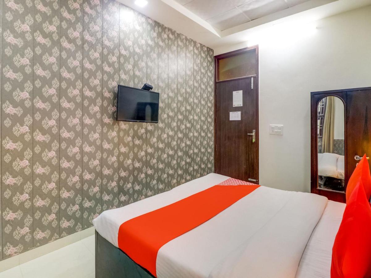 Oyo 74060 Taj Residency Hotel New Delhi Ngoại thất bức ảnh