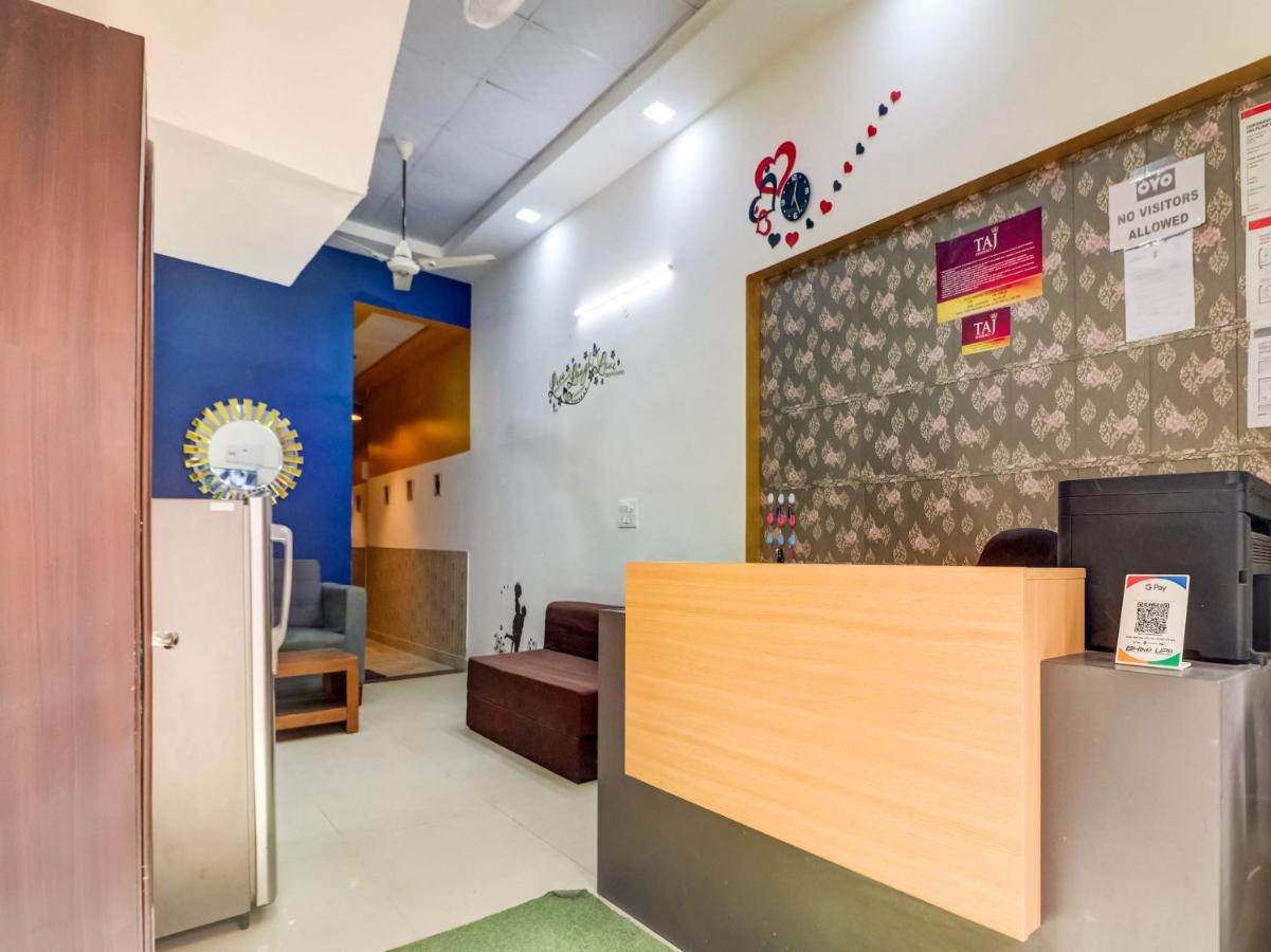 Oyo 74060 Taj Residency Hotel New Delhi Ngoại thất bức ảnh