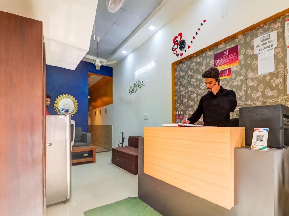 Oyo 74060 Taj Residency Hotel New Delhi Ngoại thất bức ảnh