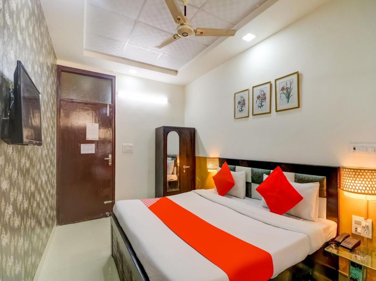 Oyo 74060 Taj Residency Hotel New Delhi Ngoại thất bức ảnh